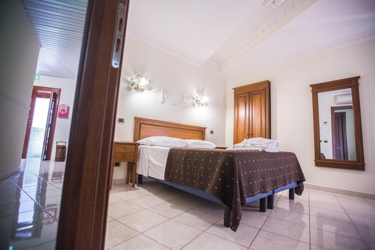 Hotel De Monti 2*