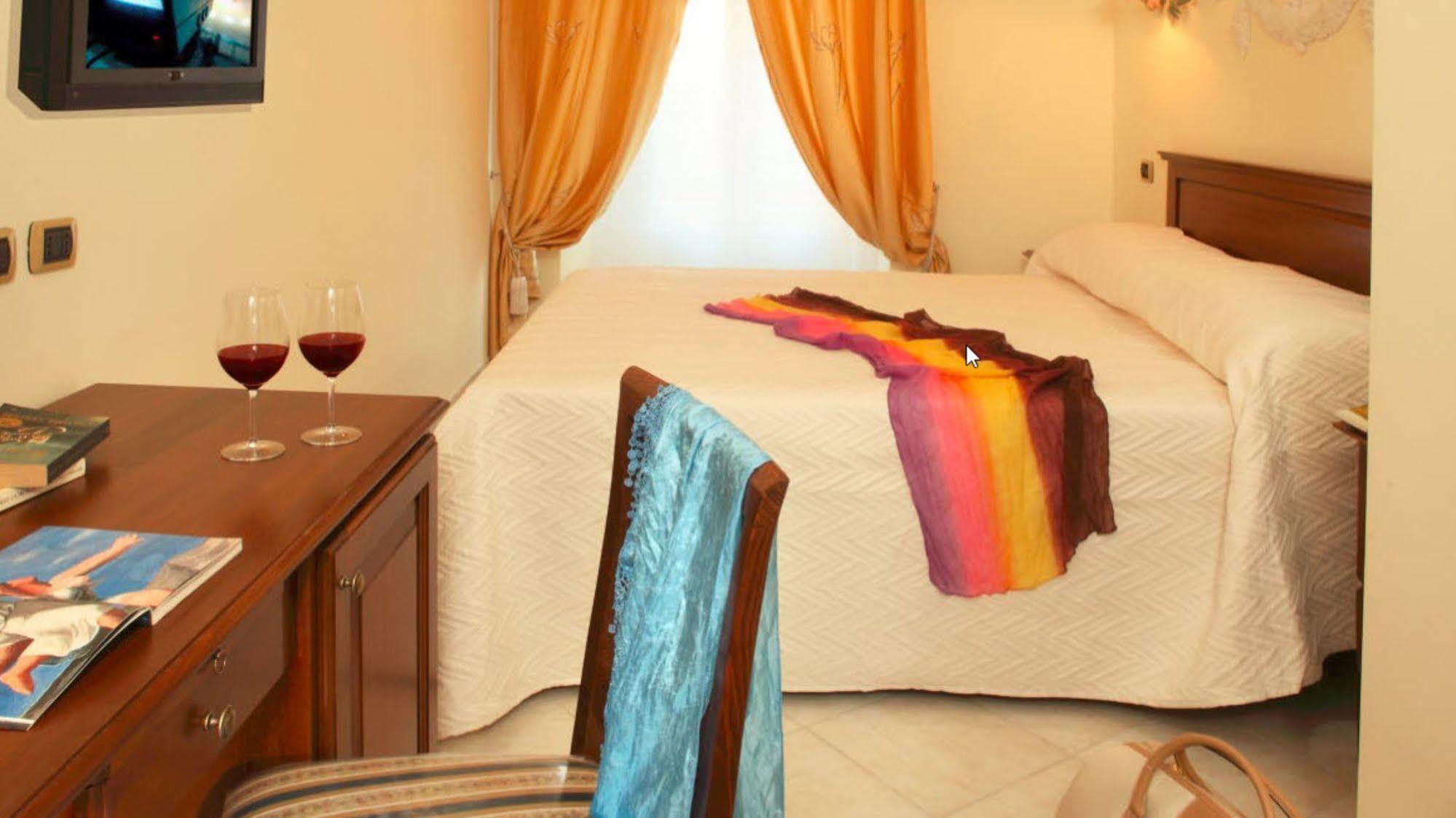 Hotel De Monti 2*